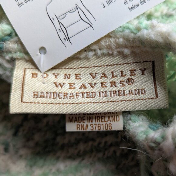 Boyne Valley Weavers Handcrafted in Ireland Chic Plaid Wool Poncho w/ Fringe NWT - Picture 10 of 11